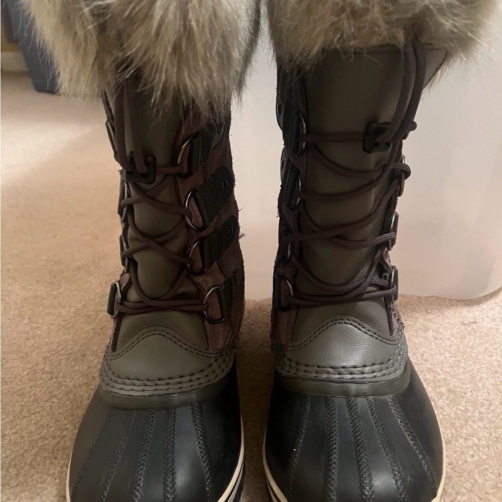 Sorel Black and Brown Winter Boots with Fur Trim